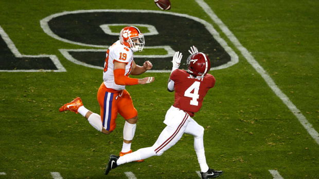 Jerry Jeudy catches a pass during the national championship game.