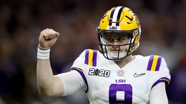 Joe Burrow fist pumps during the national championship game.