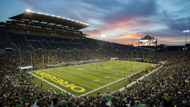 A general view during the game between the Oregon Ducks and the Washington Huskies.