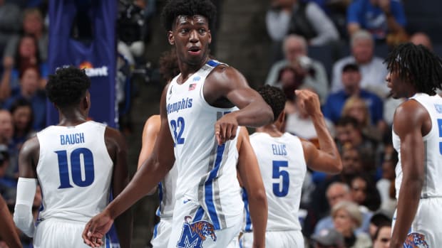 James Wiseman makes his debut for the Memphis Tigers.