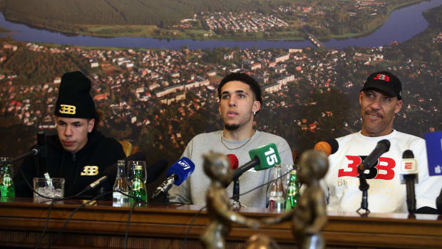 LaVar, LiAngelo and LaMelo Ball in a Lithuanian press conference.