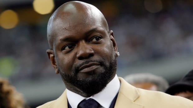 A closeup of Emmitt Smith at the NFL Hall Of Fame ceremony.