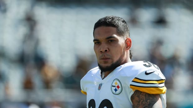 A closeup of James Conner on the football field.