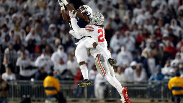 Ohio State's Malik Hooker deflecting a pass during a college football game between Ohio State and Penn State.