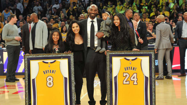Kobe Bryant and Vanessa Bryant with their children at the Staples Center.