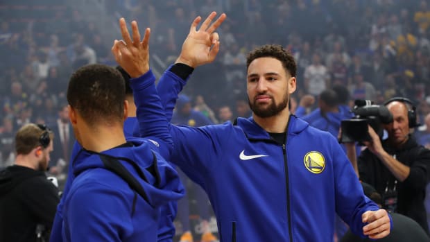 Klay Thompson slapping five with Stephen Curry.