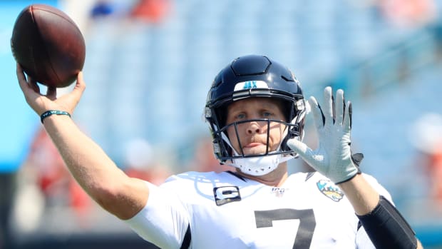 Nick Foles throws a pass for the Jaguars.