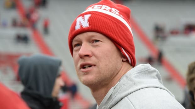 Scott Frost wears a Nebraska football hat coaching against Michigan State.