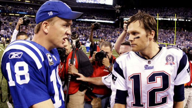 Colts QB Peyton Manning shaking hands with Tom Brady.
