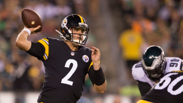Mason Rudolph throwing the ball for the Pittsburgh Steelers.