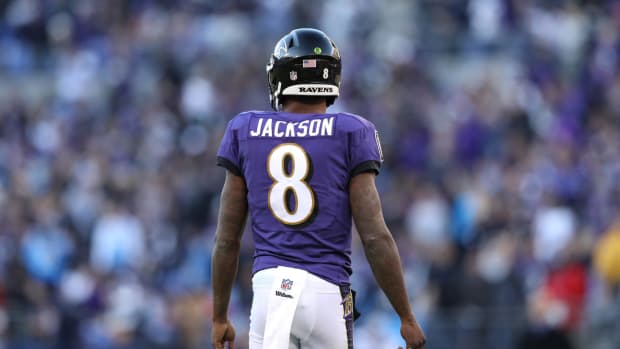 A picture of Lamar Jackson taken from behind.