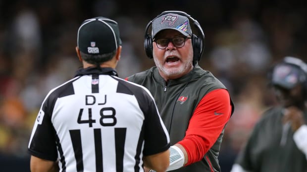 Bruce Arians argues with an official during a game.