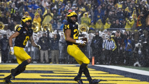 Zach Charbonnet celebrates a touchdown for the Michigan Wolverines.