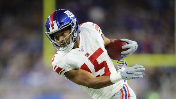 Golden Tate runs with the ball during a game for the Giants.