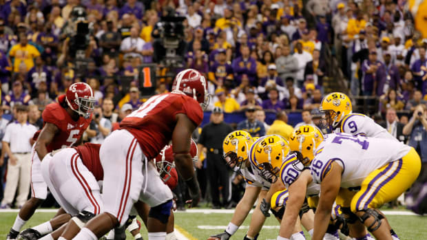 LSU prepares to snap the ball against Alabama in the BCS National Championship.