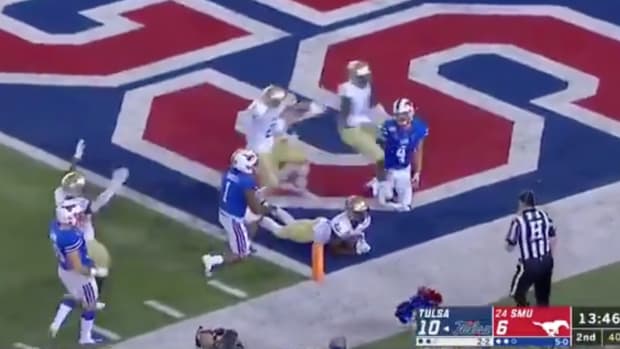 SMU gives up a horrible touchdown.
