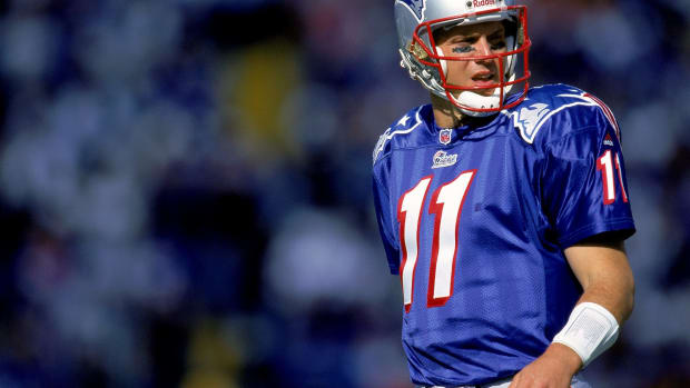 A solo shot of Drew Bledsoe during a Patriots game.