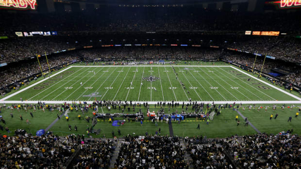 a wideshot of the new orleans saints' stadium against the rams