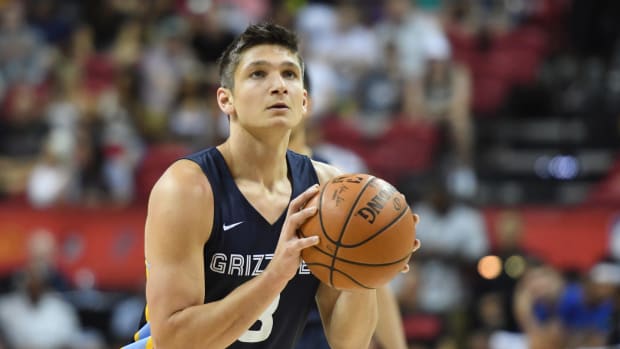 Grayson Allen sets for a free throw in Summer League.