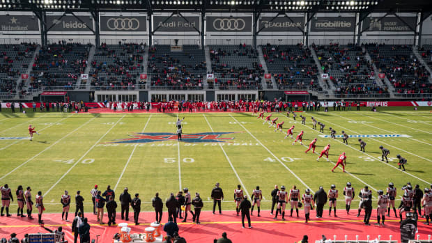 Photos: XFL Coach's Sideline Outfit Is Going Viral Today - The Spun: What's  Trending In The Sports World Today