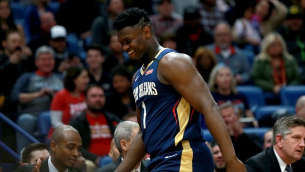 Zion Williamson walks to the bench of the Pelicans.