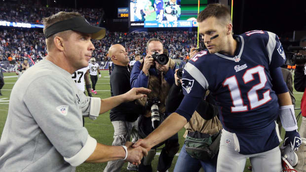 Sean Payton and Tom Brady shake hands.