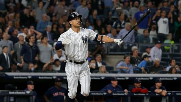 New York Yankees OF Giancarlo Stanton swinging a baseball bat.