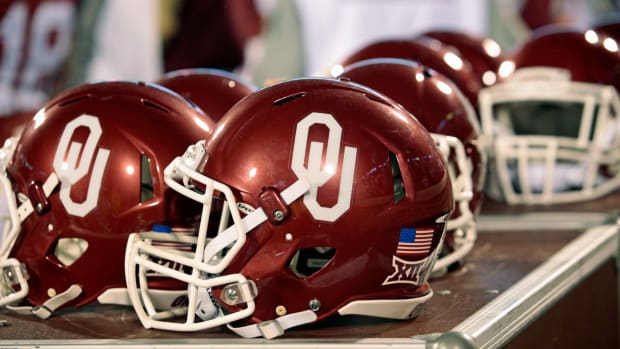 A closeup of an Oklahoma football helmet on the sideline.