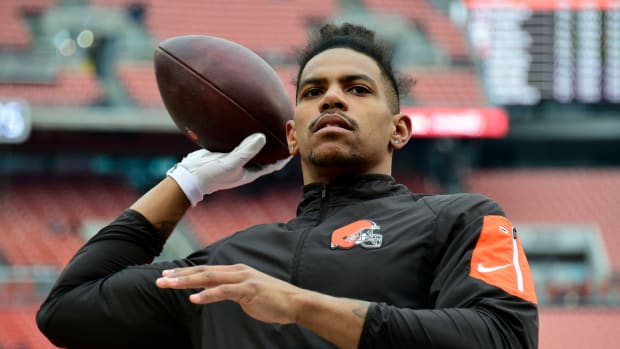 terrelle pryor warms up for the cleveland browns