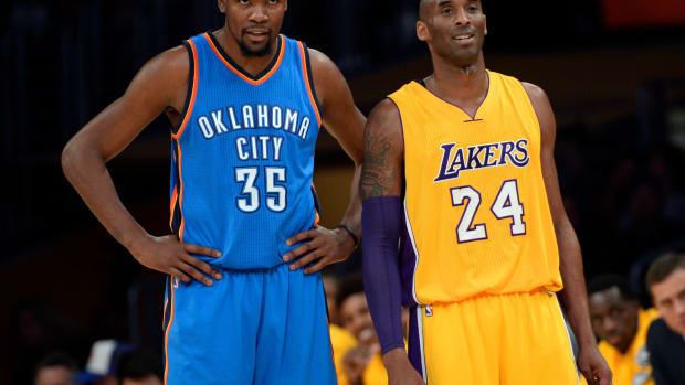LOS ANGELES, CA - JANUARY 8: Kobe Bryant #24 of the Los Angeles Lakers talks with Kevin Durant #35 of the Oklahoma City Thunder during the first quarter of the basketball game at Staples Center January 8, 2015, in Los Angeles, California. (Photo by Kevork Djansezian/Getty Images)