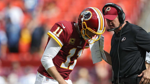 Jay Gruden discusses a play with Alex Smith.