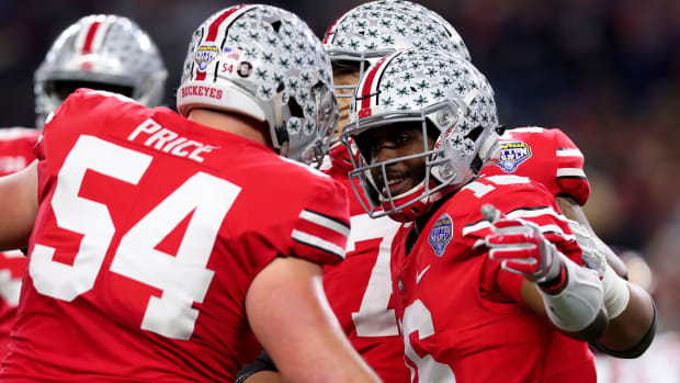 J.T. Barrett in the huddle with the Ohio State football team.