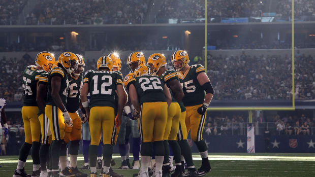 Aaron Rodgers in the huddle with his teammates.