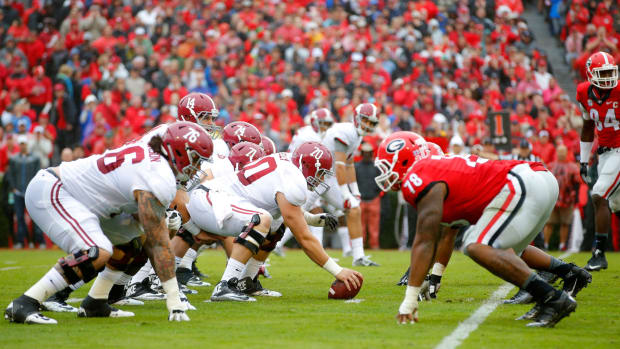 Alabama's offense lined up against Georgia's defense in a college football SEC game.