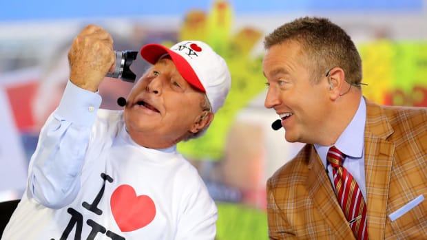 Lee Corso posing for a selfie with Kirk Herbstreit.