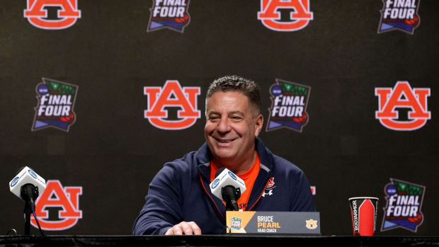 Bruce Pearl speaking to the media.