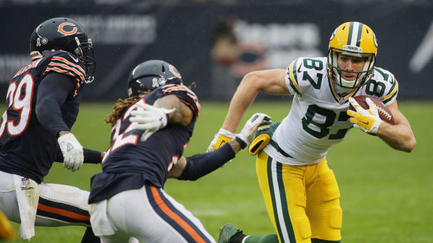 Jordy Nelson runs with the football against the Chicago Bears.