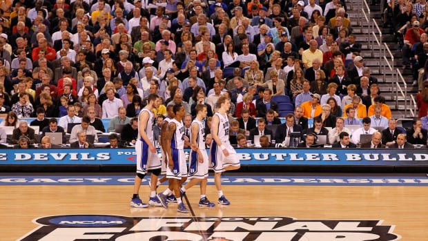 Duke players, including Nolan Smith, walking across the Final Four court.