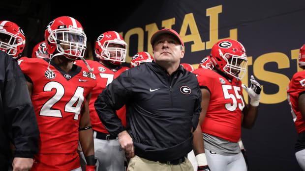 Kirby Smart and his Georgia players waiting in the tunnel before walking onto the field.
