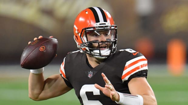 Baker Mayfield throws a pass against the Bengals.