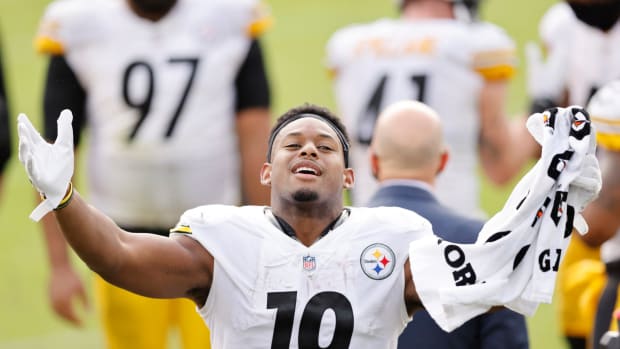 JuJu Smith-Schuster on the field for the Steelers.
