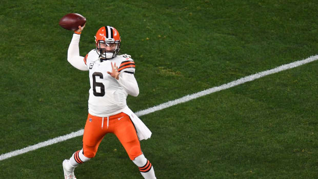 Cleveland Browns quarterback Baker Mayfield beats the Steelers.