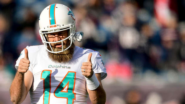 Ryan Fitzpatrick gives thumbs up during a Miami Dolphins game against the New England Patriots.