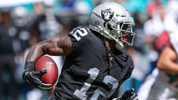 Martavis Bryant carrying the football during a game with the Raiders