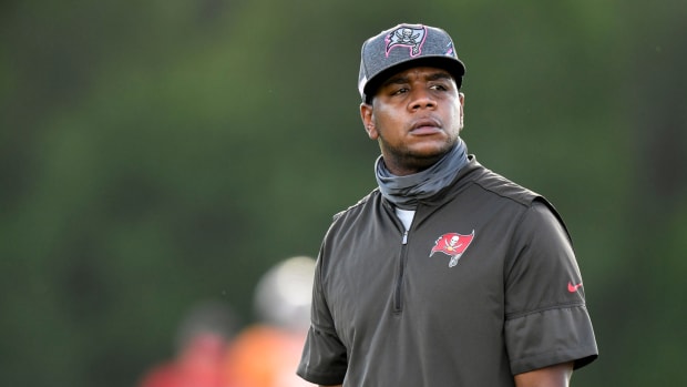 Tampa Bay offensive coordinator Byron Leftwich looks off to his left.