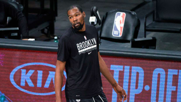 Kevin Durant warms up before a game.