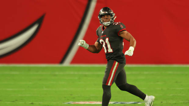 Antoine Winfield Jr. #31 of the Tampa Bay Buccaneers celebrates a missed field goal