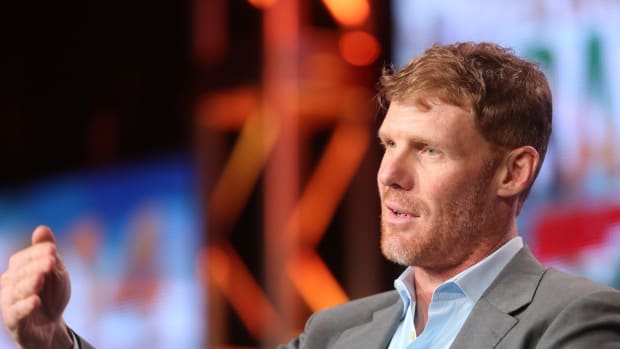 A closeup of Alexi Lalas speaking to the media.