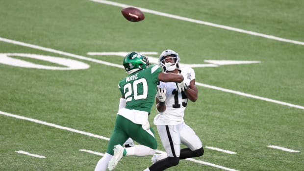 Jets safety Marcus Maye breaks up a pass intended for a Raiders receiver.