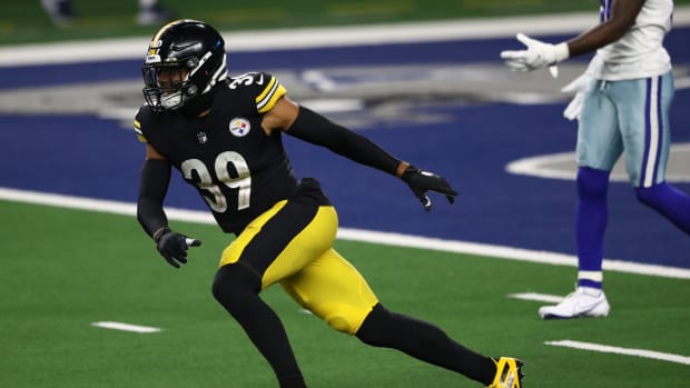 Minkah Fitzpatrick on the field for the Steelers.